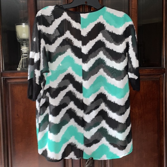 Women’s Size Small Sheer Short Sleeve Blouse - Picture 3 of 5